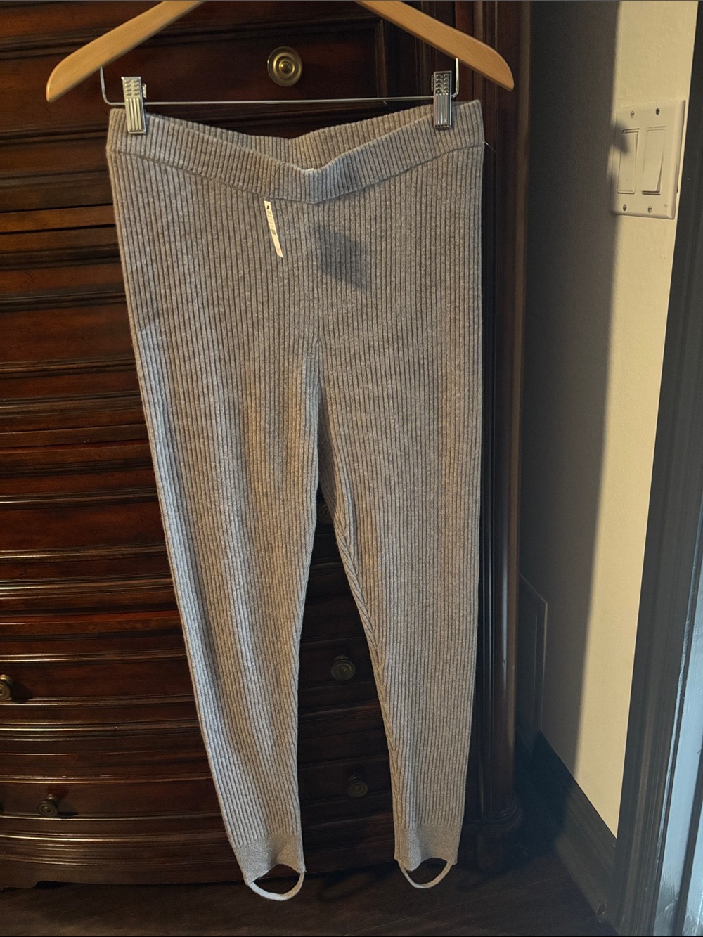 100% Cashmere Stirrup Leggings